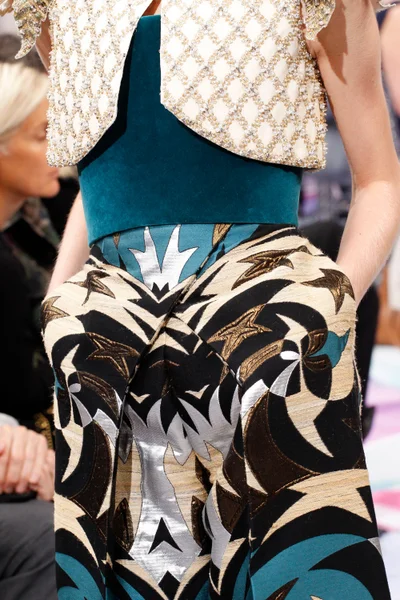 Look 12